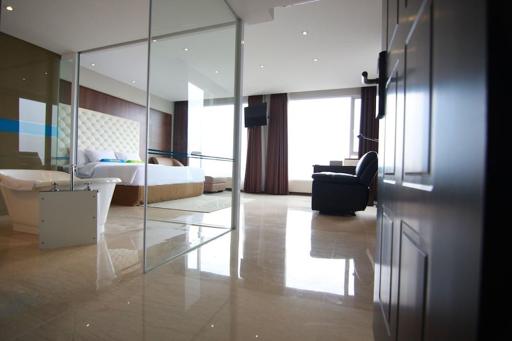 Grand Tebu Hotel Bandung Buitenkant foto